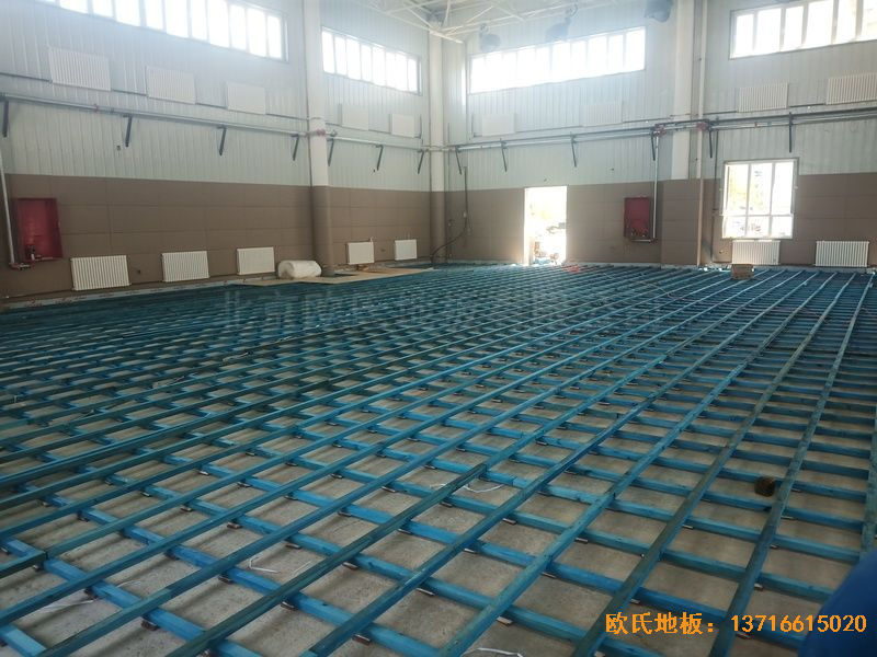 新疆克拉瑪依市獨山子虹園小區(qū)體育館運(yùn)動木地板安裝案例