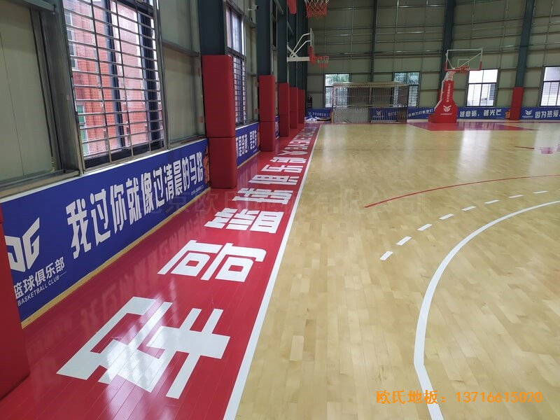 福建恒發(fā)鞋業(yè)公司籃球館運(yùn)動(dòng)木地板安裝案例3