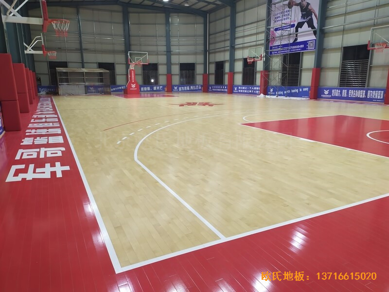 福建恒發(fā)鞋業(yè)公司籃球館運(yùn)動(dòng)木地板安裝案例4