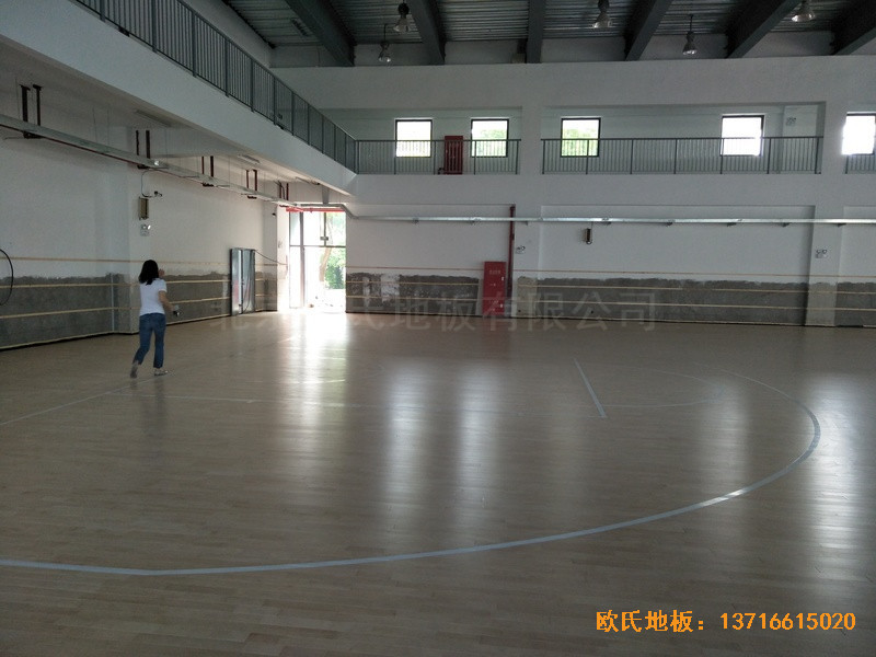 上海嘉定婁唐學(xué)?；@球館運(yùn)動(dòng)木地板鋪裝案例3