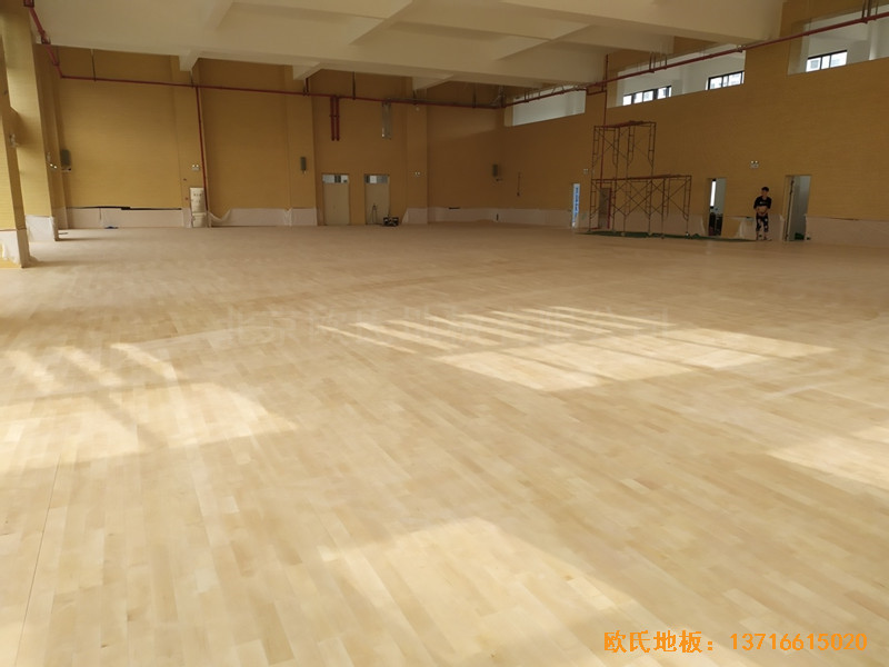 廣州黃埔區(qū)萬樾山小學(xué)籃球館體育地板鋪裝案例4