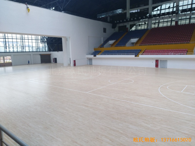 江西鄱陽縣鄱陽體育館體育木地板鋪設(shè)案例0
