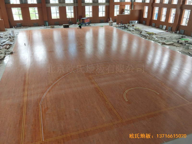 海南民族高中籃球館運(yùn)動(dòng)木地板安裝案例4