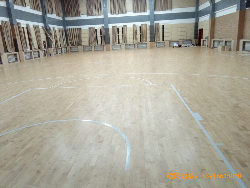 青海省稅務(wù)干部學(xué)校籃球館運(yùn)動(dòng)木地板施工案例0