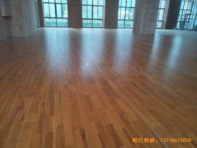福建泉州海關(guān)橋南運(yùn)動(dòng)場(chǎng)體育木地板鋪設(shè)案例